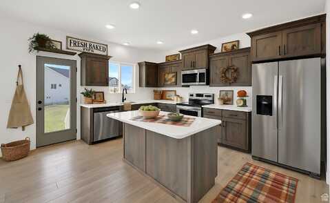 1317 N 1850 W, Clinton, UT 84015