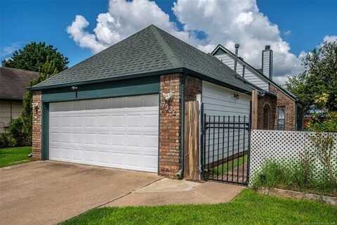 7332 S Trenton Avenue, Tulsa, OK 74136