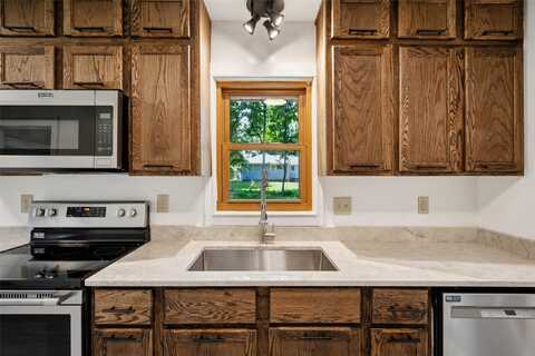 7314 Roseland Drive, Urbandale, IA 50322