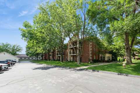 4910 Pleasant Street unit: 8, West Des Moines, IA 50266