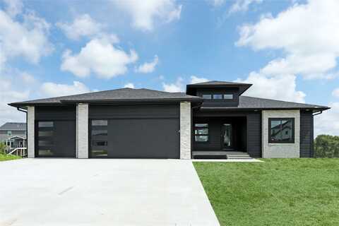 2909 Crest View Circle, Norwalk, IA 50211