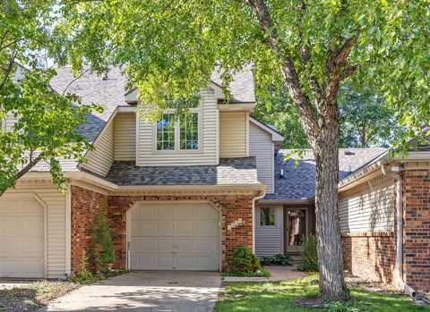 6834 Oakwood Drive, Urbandale, IA 50322