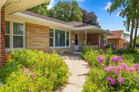 2131 70th Street, Windsor Heights, IA 50324