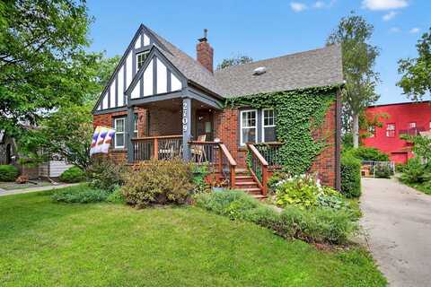 2709 41st Place, Des Moines, IA 50310