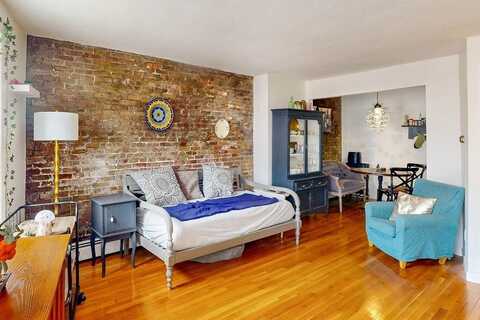 243 North St 5F, Boston, MA 02113