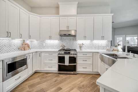 8200 Summerleaf Drive, Arlington, TX 76001