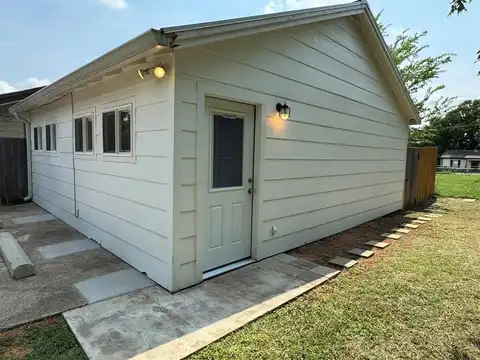 320 W 6th Street, Weatherford, TX 76086