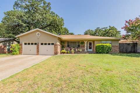 840 Woodcrest Drive, Hurst, TX 76053