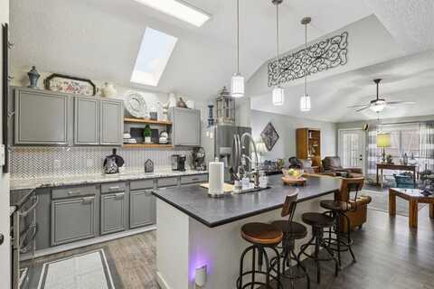 834 Ponselle Drive, Arlington, TX 76001