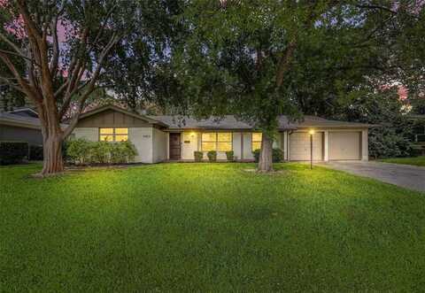 6813 Valhalla Road, Fort Worth, TX 76116