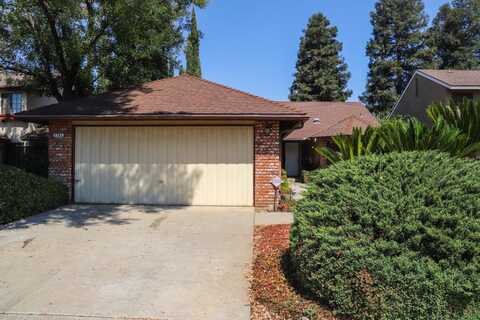 7762 7th Street N, Fresno, CA 93720