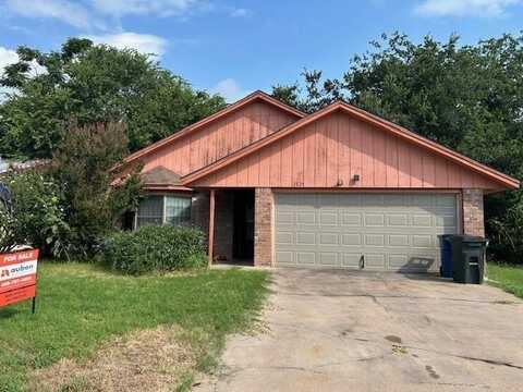 1727 W Doyle Street, Granbury, TX 76048