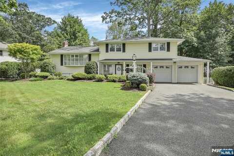8 Manor, Livingston, NJ 07039