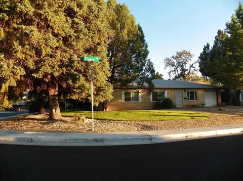 8522 Flower Place NE, Albuquerque, NM 87112