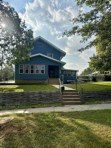 519 N 9th St, Cherokee, IA 51012