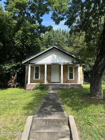205 N Maple Ave, Joplin, MO 64801