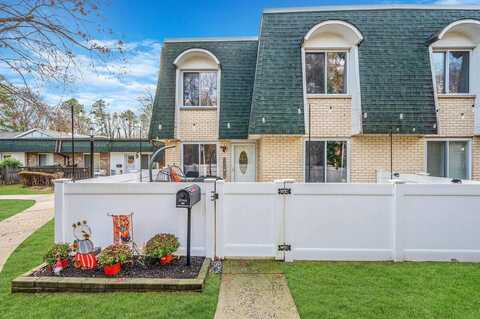 860 Birchwood Road, Medford, NY 11763