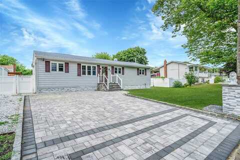 15 Liberty Avenue, Selden, NY 11784