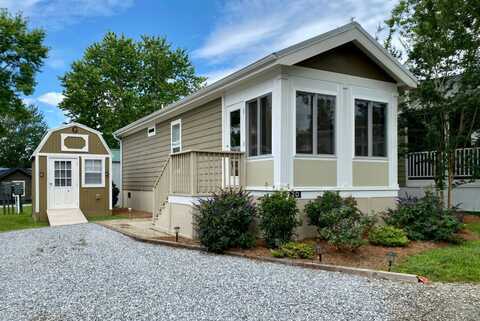 20 Two Swans Lane, Flat Rock, NC 28731