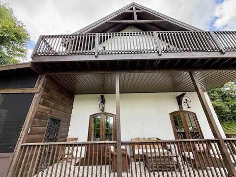225 Chimney Tops Way, Gatlinburg, TN 37738