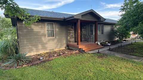 1105 Benton Street, Albany, MO 64402