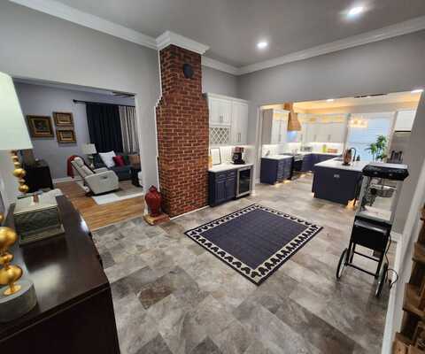 612 N 2nd, Ozark, AR 72949