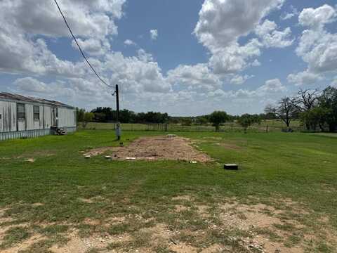 112 Country Living Lane, Floresville, TX 78114