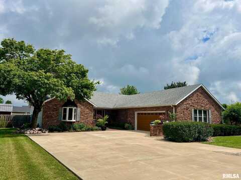 811 W WASHINGTON Street, Athens, IL 62613