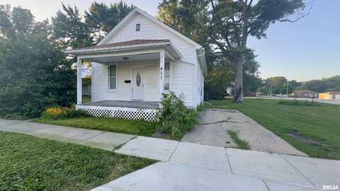 411 E Main Cross Street, Taylorville, IL 62568