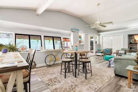 1313 Heinrich St, Pensacola, FL 32507