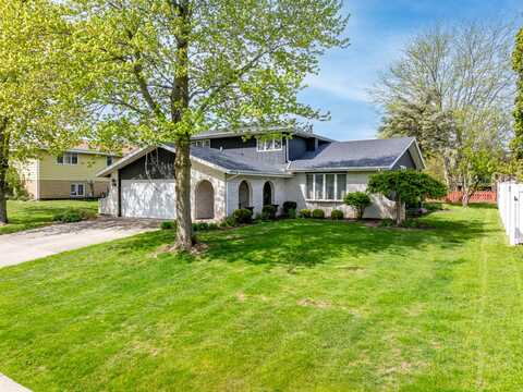 8764 Clark Place, Crown Point, IN 46307