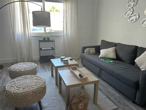 1821 NE 62nd St, Fort Lauderdale, FL 33308