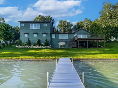 12475 Oakwood Shores Street, Wayland, MI 49348