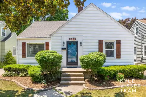 323 Baynton Avenue NE, Grand Rapids, MI 49503