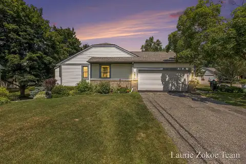 40 Skyline Circle NW, Grand Rapids, MI 49504