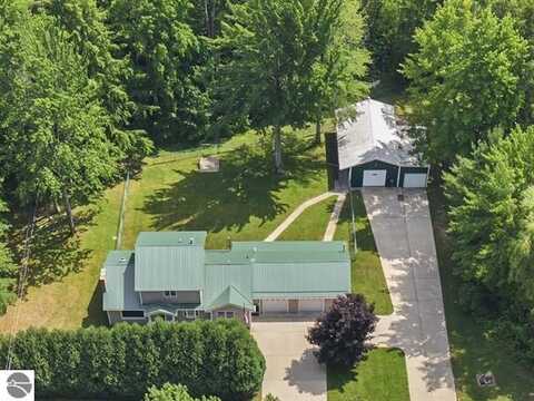 2007 S Lake Mitchell Drive, Cadillac, MI 49601