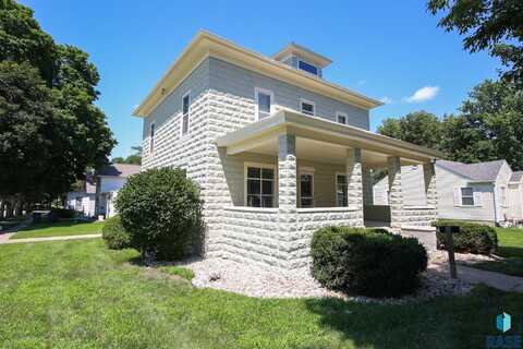201 E Adams Ave, Luverne, MN 56156