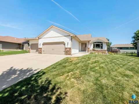 404 S Red Willow Ave, Sioux Falls, SD 57110