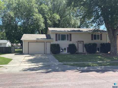 2204 S Fox Trl, Sioux Falls, SD 57103