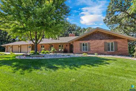 1004 E Tomar Rd, Sioux Falls, SD 57105