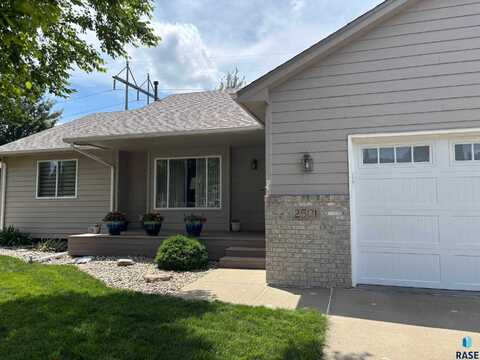 2501 S Theodore Ave, Sioux Falls, SD 57106