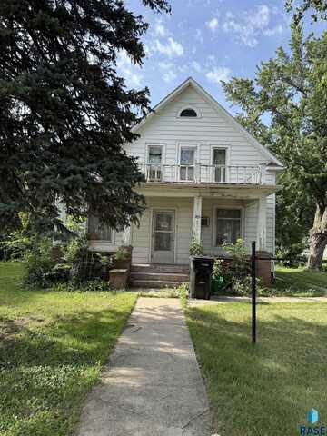 203 E 2nd St, Marion, SD 57043