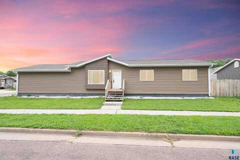3305 E 13th St, Sioux Falls, SD 57103