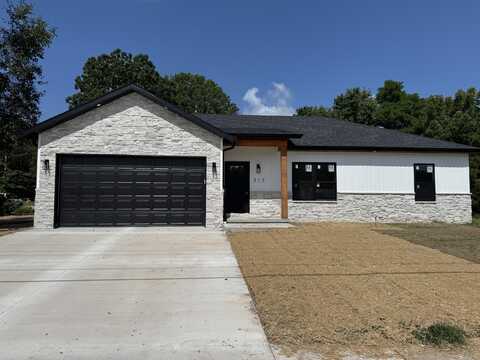 315 S College Avenue, Marionville, MO 65705