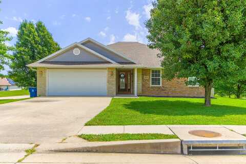 215 Harwood St., Holts Summit, MO 65043