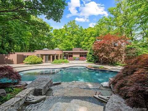 5130 Deep Wood Road, Bloomfield Hills, MI 48302