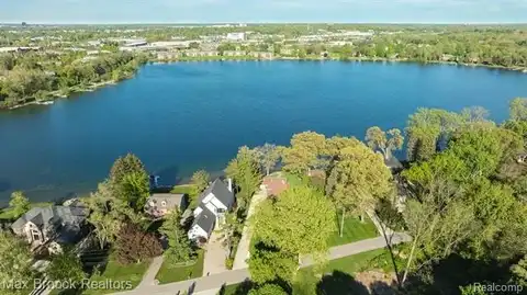 1735 DELL ROSE Drive, Bloomfield Hills, MI 48302