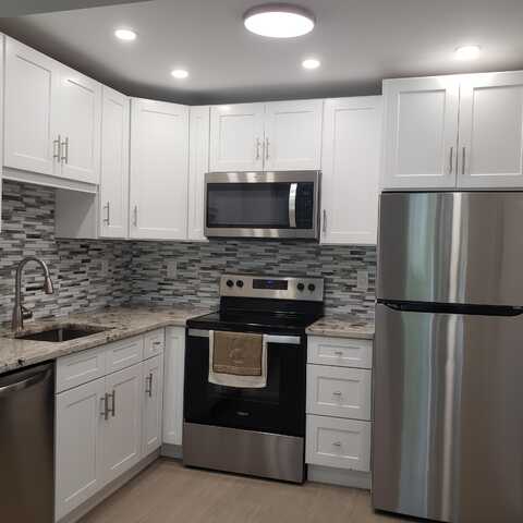 912 Flanders S, Delray Beach, FL 33484