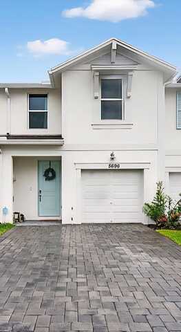 5696 SE Edgewater Circle, Stuart, FL 34997