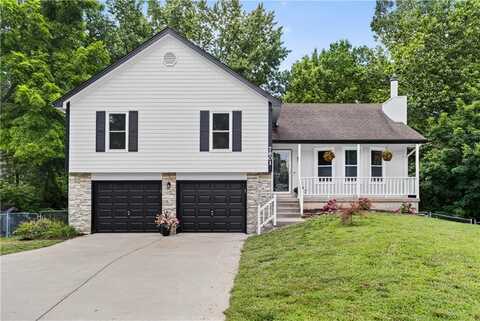 7801 NW SEYMOUR Court, Kansas City, MO 64152